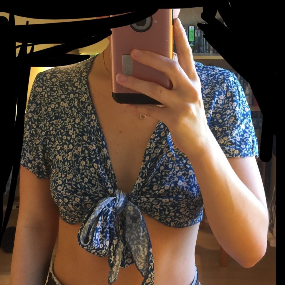 Flower crop top - Picture 2 of 3